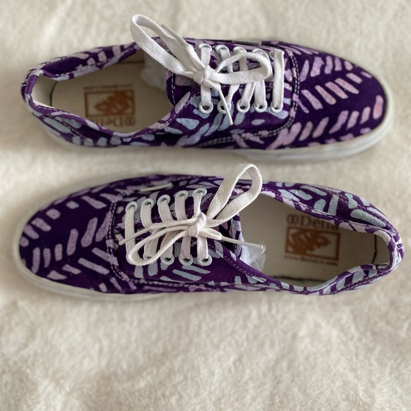 Vans x Della purple batik sneakers | size 10W 8.5M | Great used condition - Picture 4 of 6